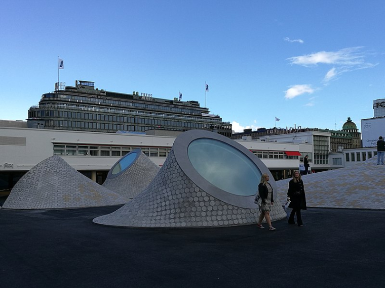 Ce musée finlandais présente un mystérieux bloc de béton volant (Crédit photo: Sino Yu - Wikimedia Commons)