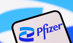 Le logo de Pfizer est visible