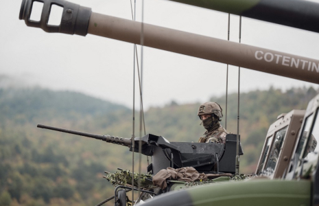 Un militaire français à Canjuers, le 20 octobre 2025. ( AFP / FREDERIC DIDES )