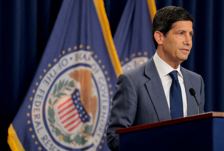 Kevin Warsh, président de la Réserve fédérale américaine, tient une conférence de presse à Washington