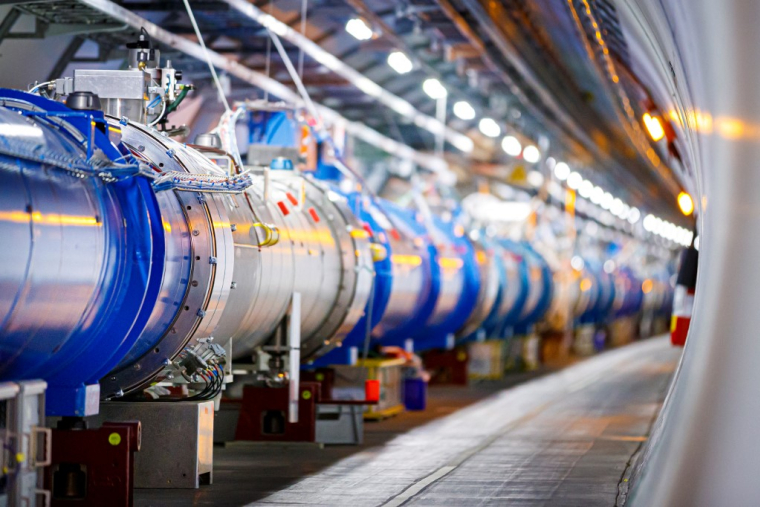 L'association du Cern et de Mistral vise à élaborer un modèle devant faciliter l’analyse des données du Grand collisionneur de hadrons (LHC) ( AFP / VALENTIN FLAURAUD )