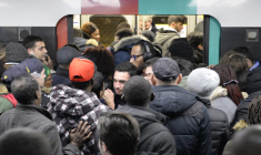 Des usagers du RER B, en 2019 (illustration) ( AFP / AURORE MESENGE )