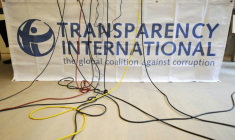 L'ONG de lutte contre la corruption Transparency International (TI) alerte sur l'aggravation de la corruption dans les démocraties du monde entier, attribuant aux États-Unis leur pire score jusqu'ici calculé ( AFP / JOHN MACDOUGALL )