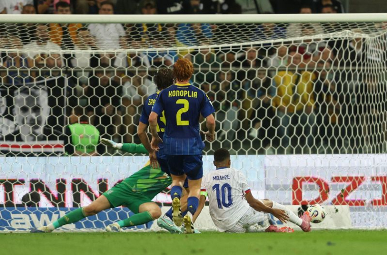 Coupe du Monde - Eliminatoires UEFA - Groupe D - Ukraine v France