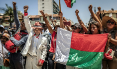 Des manifestants lors d'un rassemblement demandant la démission du président malgache, le 14 octobre 2025 à Antananarivo ( AFP / Luis TATO )