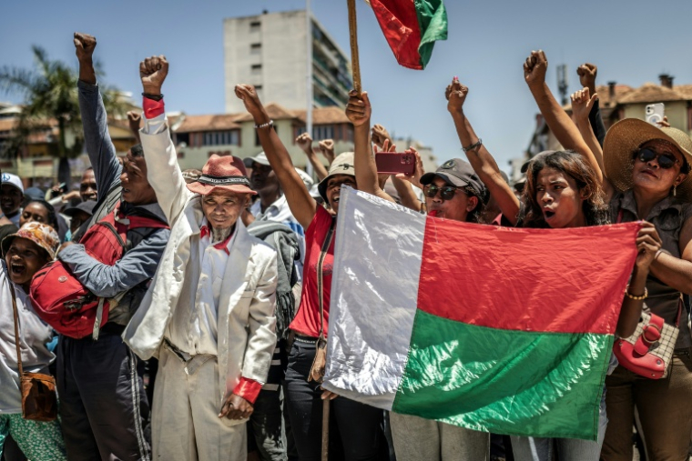 Des manifestants lors d'un rassemblement demandant la démission du président malgache, le 14 octobre 2025 à Antananarivo ( AFP / Luis TATO )