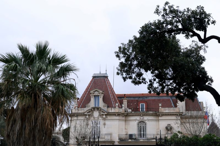 Vue du consulat de Russie à Marseille après que le consul général a confirmé qu'il y avait eu une explosion à l'intérieur