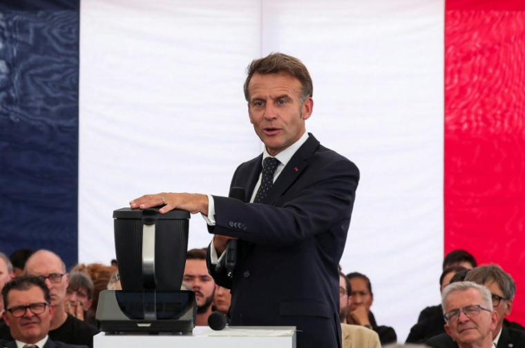 Emmanuel Macron lors d'une visite à l'usine Vorwerk, qui produit les appareils Thermomix, dans le cadre des "Choose France Days", à Donnemain-Saint-Mamès (Eure-et-Loir), le 29 mai 2026 ( REUTERS / Christian Hartmann )