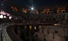 À Rome, les touristes échappent à la chaleur grâce à des visites noctures du Colisée
