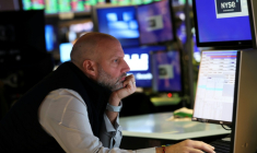 Un opérateur à la Bourse de New York, le 13 octobre 2025 ( AFP / TIMOTHY A. CLARY )