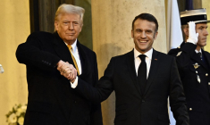 Donald Trump et Emmanuel Macron, à l'Elysée, le 7 décembre 2024  ( AFP / JULIEN DE ROSA )