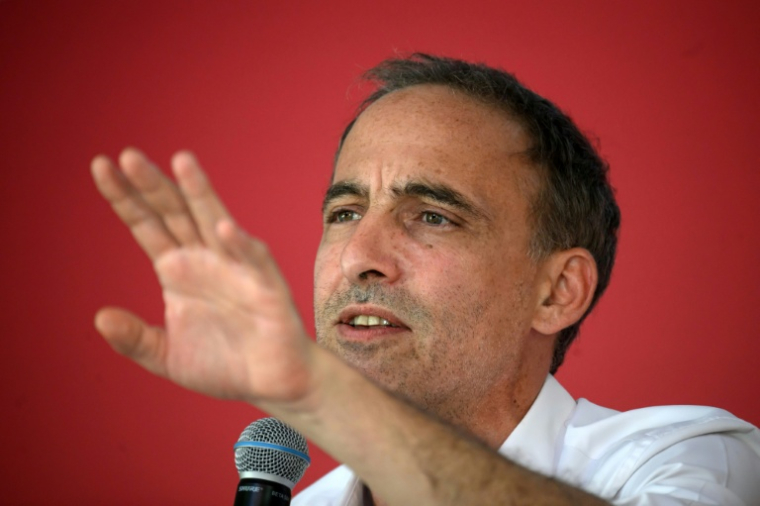 Le candidat à la primaire social-démocrate Raphaël Glucksmann lors d'un meeting à Bram, le 19 septembre 2026 dans l'Aude ( AFP / Ed JONES )