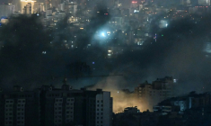 De la fumée s'échappe d'un site frappé par une attaque aérienne israélienne dans les quartiers sud de Beyrouth, au Liban, le 28 mars 2026 ( AFP / FADEL itani )