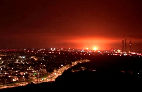 Une explosion vue depuis la frontière entre Gaza et l'Israël