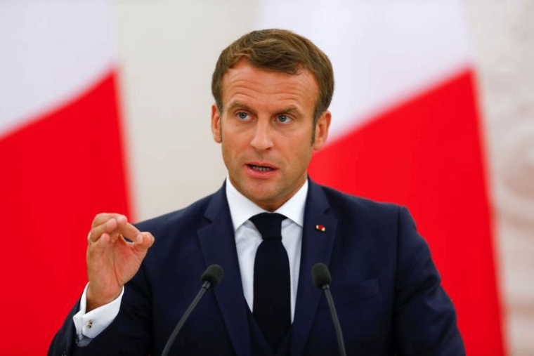 MACRON DÉFEND UN DIALOGUE "SANS NAÏVETÉ" AVEC LA RUSSIE