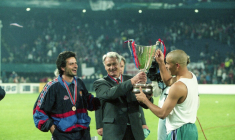 José Mourinho rend hommage à Sir Bobby Robson