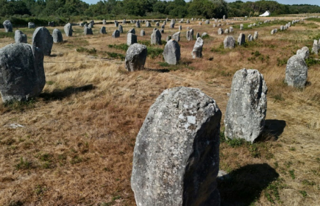 Les Mégalithes de Carnac, le 4 juillet 2025 dans le Morbihan ( AFP / Damien MEYER )
