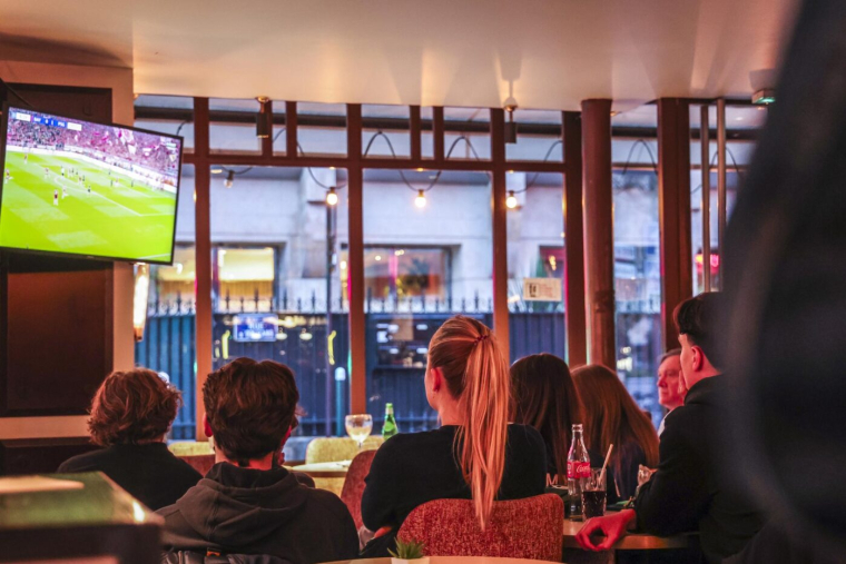 Vers une prolongation de l'ouverture des terrasses à Paris jusqu'à la fin de la Coupe du monde