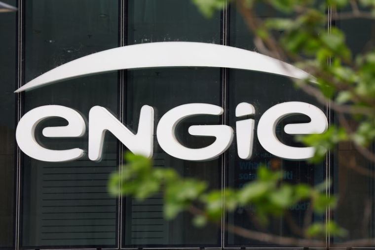 Le logo du groupe français du gaz et de l'électricité Engie est visible sur la tour de l'entreprise située à La Défense, à Courbevoie, près de Paris