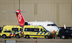 Un deuxième avion médicalisé, transportant un passager du bateau de croisière MV Hondius, touché par l'hantavirus, arrive à l'aéroport de Schiphol, près d'Amsterdam, le 7 mai 2026 aux Pays-Bas ( ANP / Michel van BERGEN )