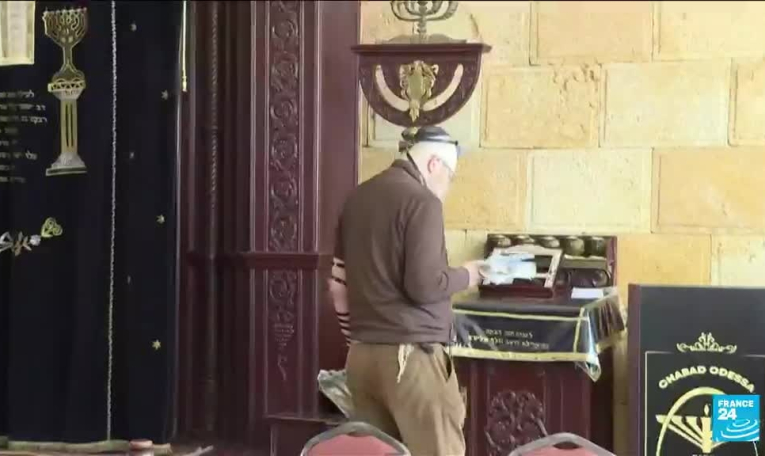 Le coeur brisé, nombre de Juifs se résignent à quitter leur chère Odessa