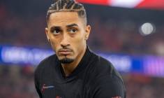 La compagne de Raphinha dévoile des messages de haine et racistes reçus sur les réseaux