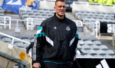 Quand Dan Burn dépanne un véhicule avant de démonter Manchester United