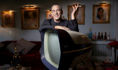 L'animateur et producteur Thierry Ardisson lors d'une séance photo à son domicile le 29 août 2016, à Paris ( AFP / JOEL SAGET )