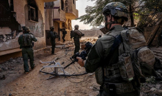 Des soldats israéliens opèrent dans la bande de Gaza