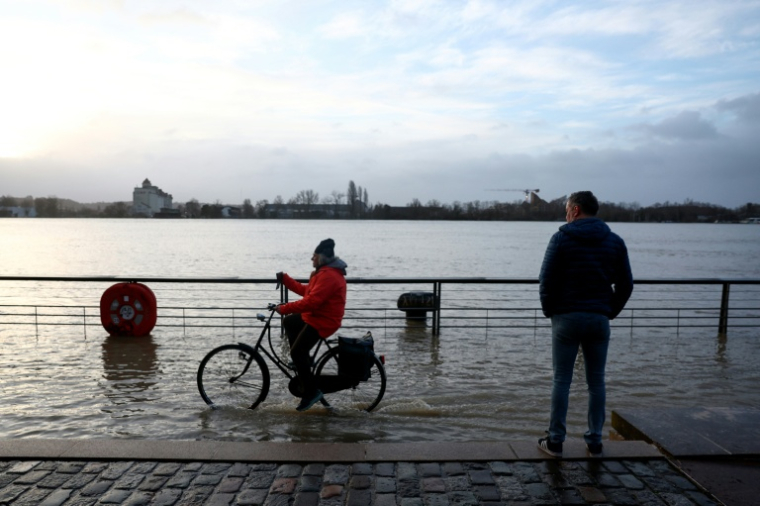 Les quais de la Garonne à Bordeaux inondés après les fortes pluies, le 19 février 2026   ( AFP / ROMAIN PERROCHEAU )