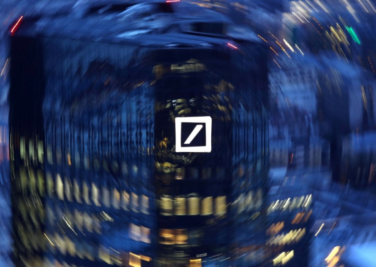 DEUTSCHE BANK S'EFFORCE DE RASSURER SUR SES FINANCES MALGRÉ S&P