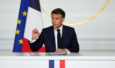 Emmanuel Macron lors d'une conférence de presse sur la situation au Moyen-Orient à l'Élysée, vendredi soir ( POOL / Michel Euler )