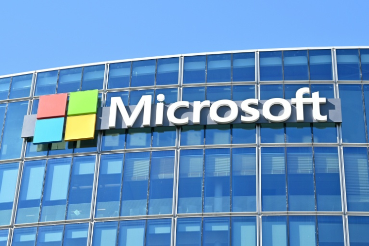 This photograph shows the logo of Microsoft displayed on the facade of the company France headquarters in Issy-les-Moulineaux, on the outskirts of Paris, on April 24, 2026. ( AFP / Martin LELIEVRE )