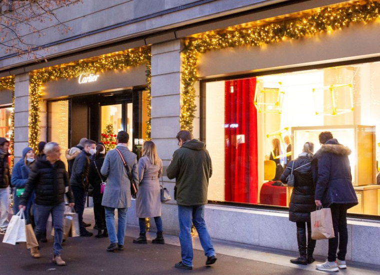 RICHEMONT AFFICHE DES VENTES EN HAUSSE DE 32% AU TRIMESTRE DE NOËL