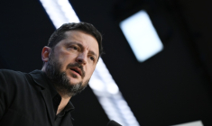 Le président ukrainien Volodymyr Zelensky lors d'une conférence de presse en marge d'un sommet européen à Bruxelles, le 16 octobre 2026 ( AFP / Nicolas TUCAT )