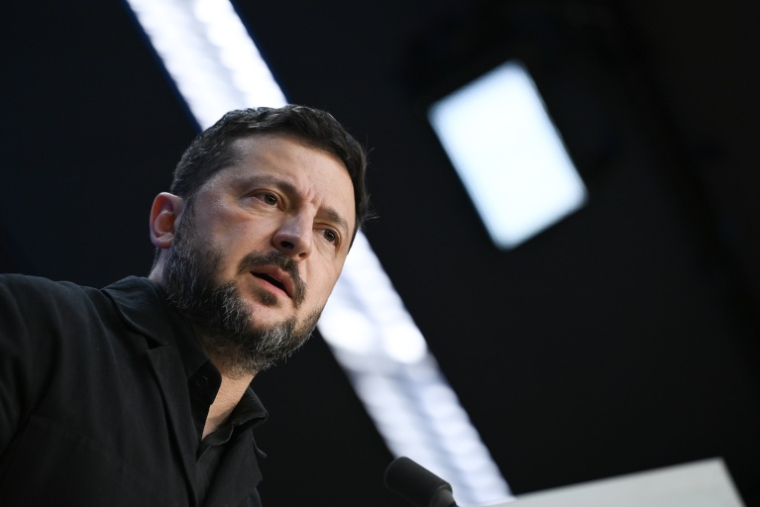 Le président ukrainien Volodymyr Zelensky lors d'une conférence de presse en marge d'un sommet européen à Bruxelles, le 16 octobre 2026 ( AFP / Nicolas TUCAT )