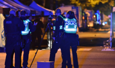Des policiers sur le site où un automobiliste a foncé dans la foule lors d'un festival de rue de la communauté philippine à Vancouver, le 26 avril 2025 au Canada ( AFP / Don MacKinnon )
