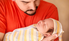 Le congé parental pour les pères évolue ! L'exposé des nouvelles règles. ( Crédits : ©  AMR Studio - stock.adobe.com)