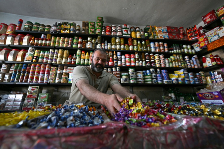 Un magasin de confiseries à Qouneitra, dans le sud de la Syrie, le 21 septembre 2025 ( AFP / LOUAI BESHARA )