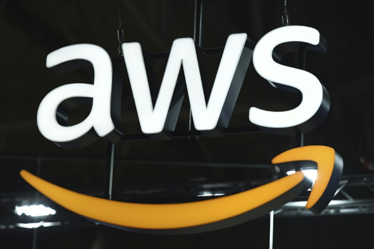 Plusieurs sites, jeux en ligne et applications populaires ont été inaccessibles plusieurs heures lundi matin après une panne aux Etats-Unis d'Amazon Web Services (AWS), la plateforme cloud d'Amazon ( AFP / Pau BARRENA )