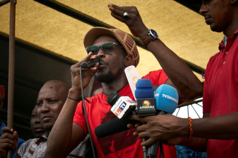 Le chroniqueur malien Mohamed Youssouf Bathily, alias Ras Bath, lors d'une manifestation, le 18 août 2018 à Bamako, au Mali ( AFP / Michele CATTANI )