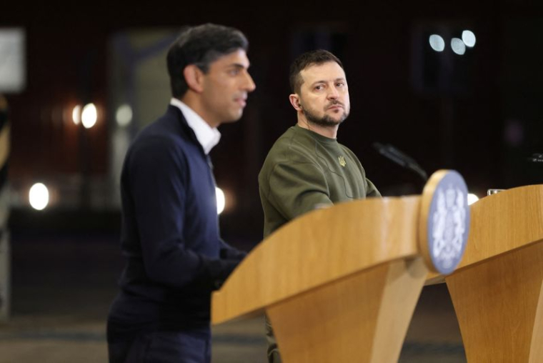 Le président ukrainien Volodymyr Zelenskiy et le Premier ministre britannique Rishi Sunak dans Dorset, en Grande-Bretagne