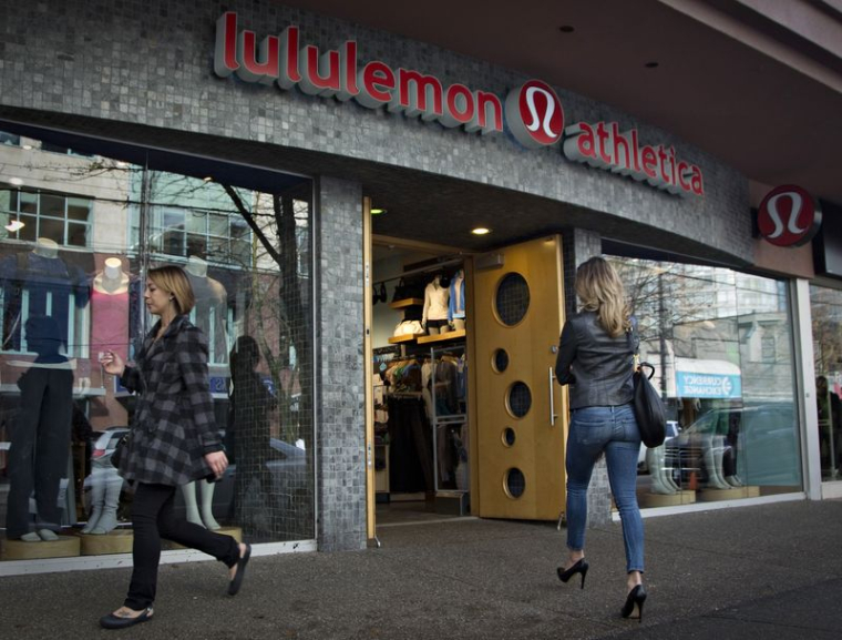 Un magasin Lululemon dans le centre-ville de Vancouver, au Canada