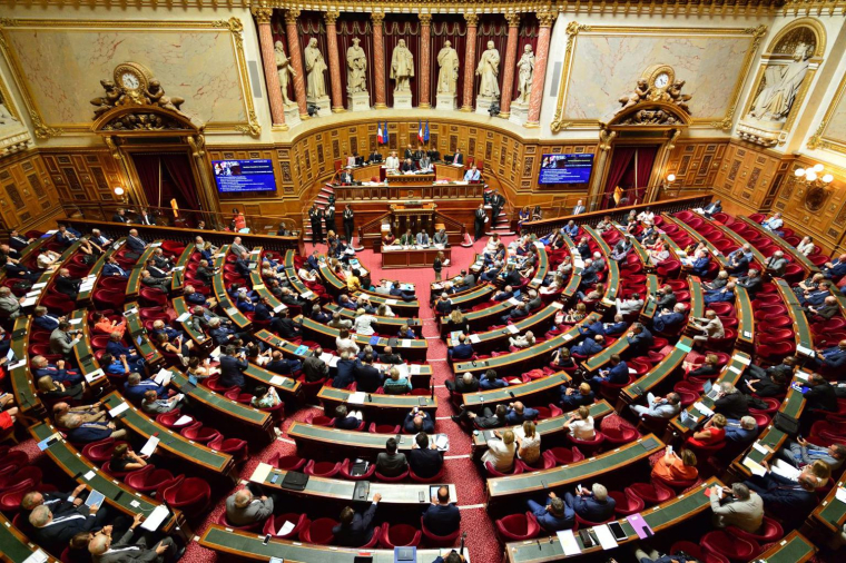 Le projet de loi de finances fait l’actualité chaque fin d’année. Il détermine notamment les budgets et leur répartition pour l’année à venir. ( crédit photo : Shutterstock )