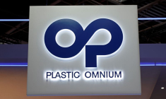Photo du logo de Plastic Omnium au salon de l'automobile de Paris