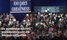 Trump marque ses cent jours sur un ton triomphaliste et agressif