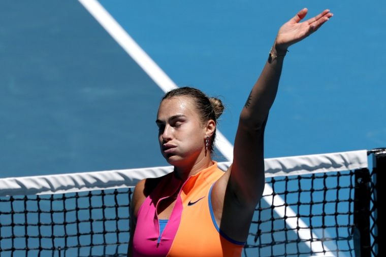 La Bélarusse Aryna Sabalenka après sa victoire contre l'Autrichienne Anastasia Potapova au troisième tour de l'Open d'Australie le 23 janvier 2026 à Melbourne ( AFP / DAVID GRAY )