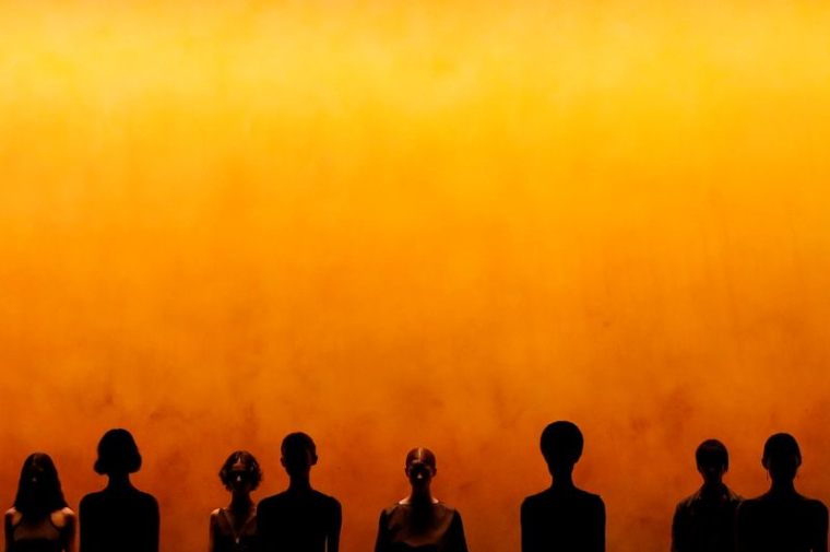 FASHION WEEK : HERMÈS ORGANISE SON DÉFILÉ DANS UN HANGAR DU BOURGET