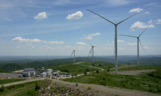 Vue d'ensemble le 25 mai 2026 d'éoliennes du parc d'Oriv, près de Lviv (ouest de l'Ukraine) ( AFP / Marian PAVLYK )