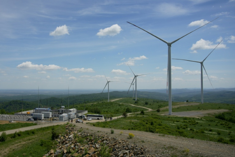 Vue d'ensemble le 25 mai 2026 d'éoliennes du parc d'Oriv, près de Lviv (ouest de l'Ukraine) ( AFP / Marian PAVLYK )